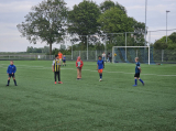 Laatste training S.K.N.W.K. JO10-1 (partijtje tegen de ouders) van woensdag 22 mei 2024 (117/133)